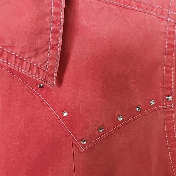 Wrangler Women's Coral Embroidered Button-Down Shirt. Size Meduim. - Picture 4 of 8